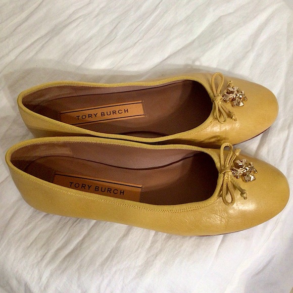 SOLD SOLD* TORY BURCH(8M) WOMEN’S Tory Charm Ballet Flats, Super fine Leather. - Picture 8 of 12
